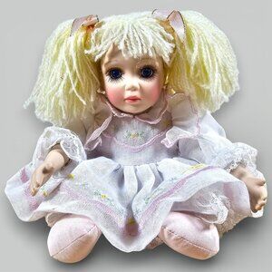 Marie Osmond Tiny Tot Sunshine Porcelain Doll White Pink Sitting Vintage 2002 5"